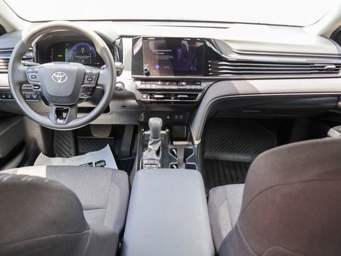 Used 2025 Toyota Camry LE FWD image 7