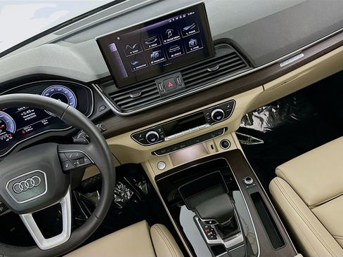 Used 2024 Audi Q5 e Premium Plus w/ Premium Plus Package image 19