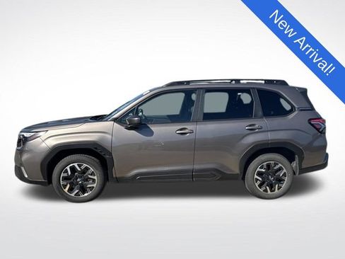 Certified 2025 Subaru Forester Premium AWD/4WD image 4