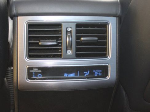 Used 2016 Hyundai Equus RWD image 18