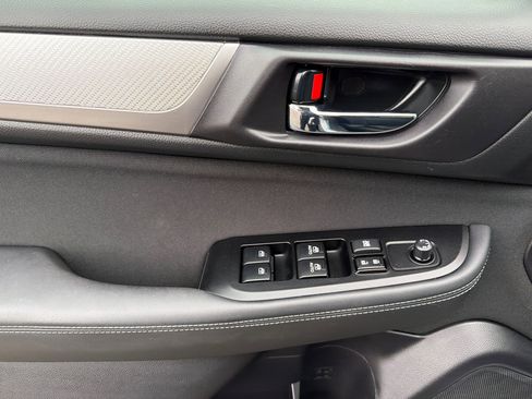 Used 2019 Subaru Outback 2.5i Premium image 11