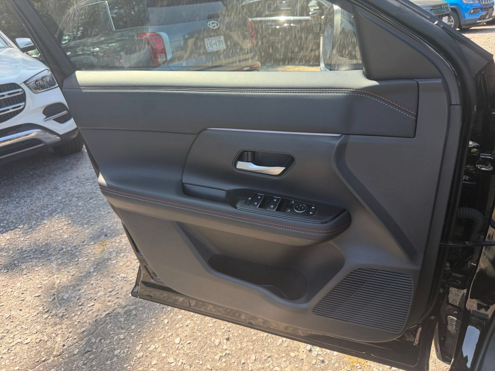 Used 2026 Nissan Kicks SR FWD image 18