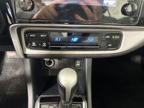 Used 2017 Toyota Corolla LE image 23