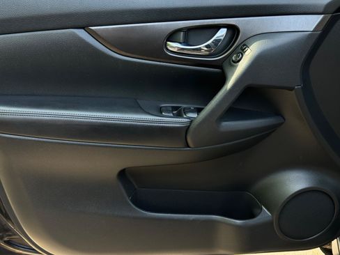 Used 2014 Nissan Rogue SV w/ SV Premium Package AWD/4WD image 14