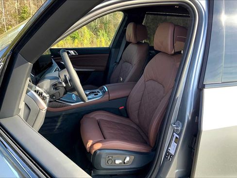 Used 2025 BMW X7 xDrive40i w/ M Sport Package AWD/4WD image 7