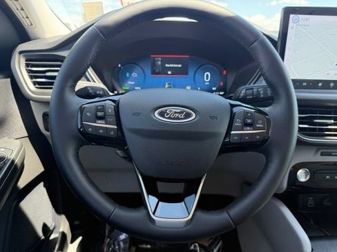 Certified 2024 Ford Escape Platinum w/ Premium Technology Package AWD/4WD image 16