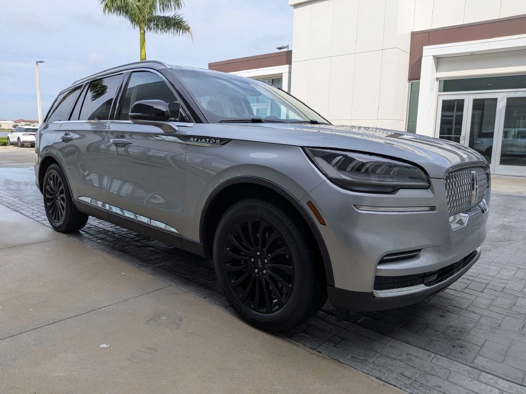 Certified 2024 Lincoln Aviator 2WD w/ Premium Package image 7