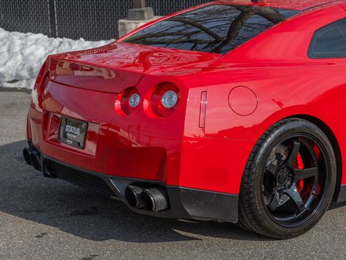 Used 2010 Nissan GT-R Premium image 28