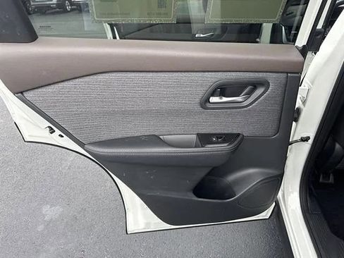Used 2023 Nissan Rogue SV FWD image 13