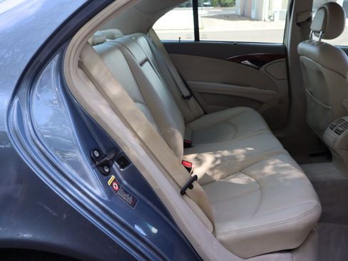 Used 2005 Mercedes-Benz E 320 4MATIC Sedan image 21
