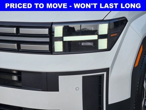 Used 2025 Hyundai Santa Fe SEL FWD image 16