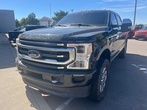 Used 2022 Ford F250 Platinum w/ FX4 Off-Road Package AWD/4WD image 2