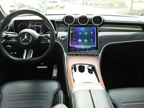 Used 2024 Mercedes-Benz GLC 300 4MATIC image 26