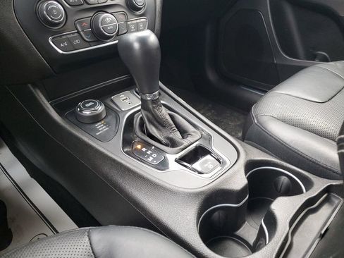 Used 2019 Jeep Cherokee Limited image 20