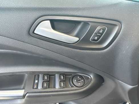 Used 2018 Ford Escape SE FWD image 5