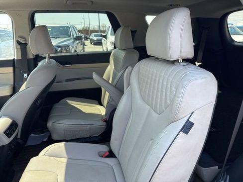 Used 2024 Hyundai Palisade Limited image 26