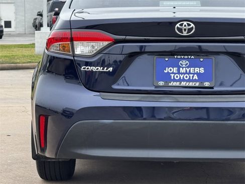 Used 2025 Toyota Corolla LE image 10