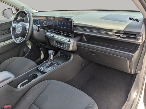 Used 2025 Hyundai Kona SEL FWD image 12