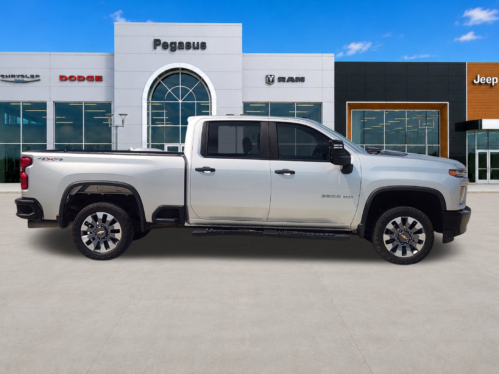 Used 2022 Chevrolet Silverado 2500 Custom w/ Custom Value Package AWD/4WD image 7