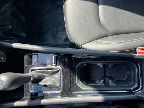 Used 2025 Jeep Compass Limited image 20