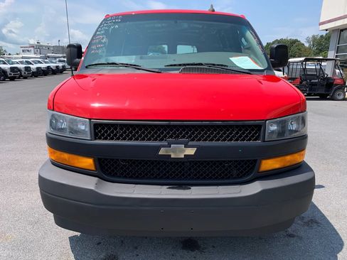 Used 2018 Chevrolet Express 2500 w/ Driver Convenience Package RWD image 2