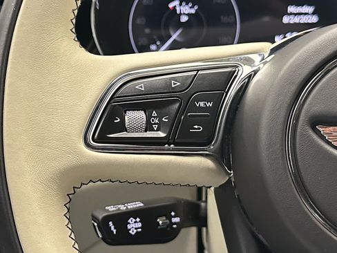 Used 2023 Bentley Bentayga AWD/4WD image 25
