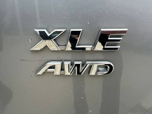 Used 2017 Toyota RAV4 XLE w/ Plus Extra Value Package AWD/4WD image 12