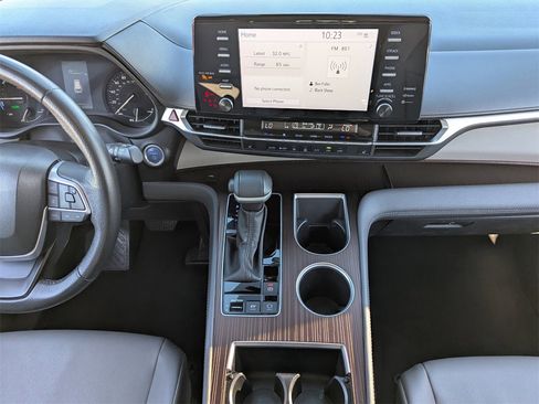 Used 2024 Toyota Sienna XLE image 19