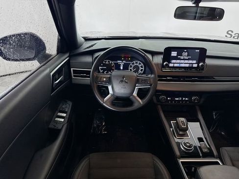 Used 2022 Mitsubishi Outlander SE image 23