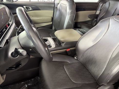 Used 2026 Kia Carnival FWD image 20