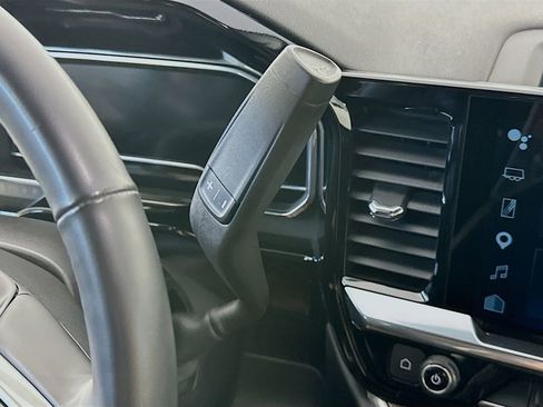 Used 2025 Chevrolet Silverado 2500 LT AWD/4WD image 16