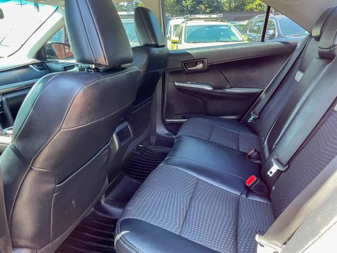 Used 2012 Toyota Camry SE FWD image 32