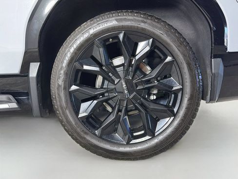 Used 2025 GMC Sierra EV Denali AWD/4WD image 33
