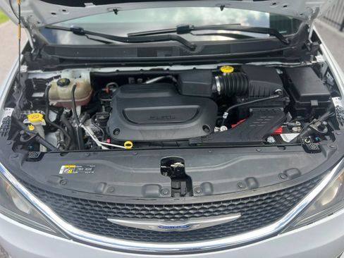 Used 2020 Chrysler Pacifica Touring-L Plus FWD image 24