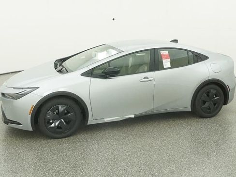 New 2026 Toyota Prius LE image 2