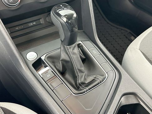 Used 2022 Volkswagen Taos S image 16