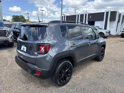 Used 2023 Jeep Renegade Altitude w/ Sun/Sound Group AWD/4WD image 9
