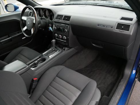 Used 2010 Dodge Challenger R/T image 10