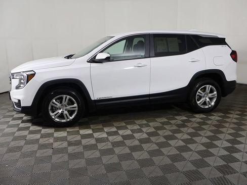 Used 2024 GMC Terrain SLE AWD/4WD image 12
