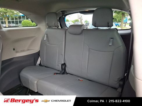 Used 2023 Toyota Sienna XLE AWD/4WD image 13