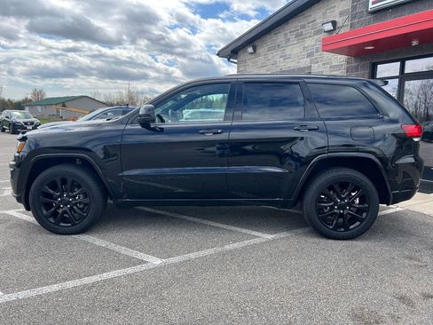 Used 2019 Jeep Grand Cherokee Altitude AWD/4WD image 7