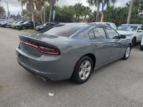 Used 2019 Dodge Charger SXT w/ Leather Interior Group image 5