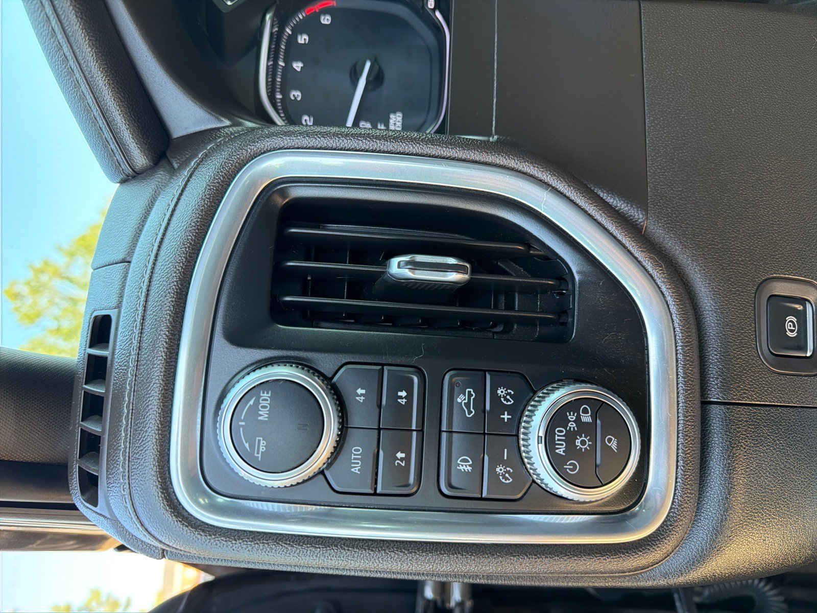 Used 2020 GMC Sierra 1500 SLT w/ SLT Premium Plus Package AWD/4WD image 22
