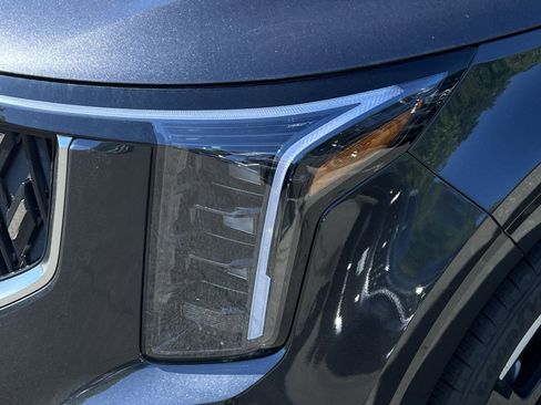 New 2026 Kia Carnival EX FWD image 21