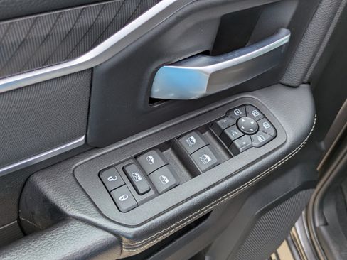 Used 2025 RAM 2500 Big Horn AWD/4WD image 10