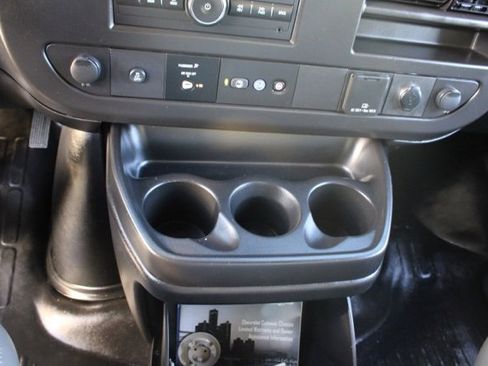 Used 2022 Chevrolet Express 4500 Extended w/ Power Convenience Package image 17