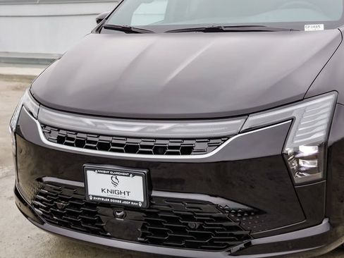 New 2027 Chrysler Pacifica Select FWD image 6