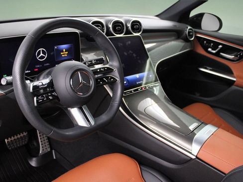 Used 2024 Mercedes-Benz GLC 300 image 2