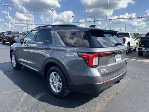 Used 2025 Ford Explorer Active AWD/4WD image 3