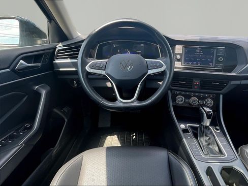 Used 2024 Volkswagen Jetta SE FWD image 15